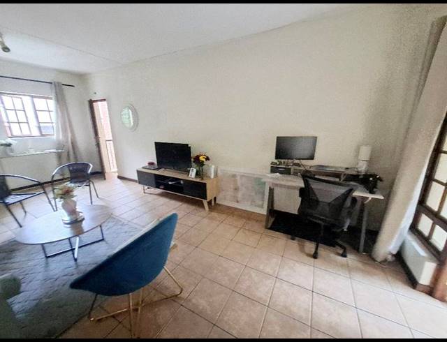 1 BEDROOM APARTMENT FOR SALE IN LONEHILL